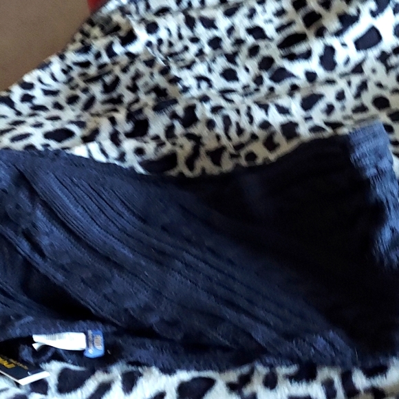 Polo Set of Snood and Classic Pom Pom Hat - Picture 7 of 11